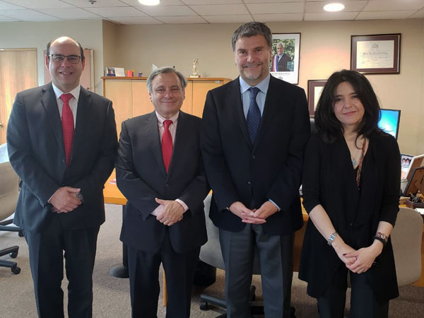 En el encuentro participaron, de izquierda a derecha, Rub&eacute;n Romero, Pablo Ruiz-Tagle, Andr&eacute;s Mahnke y Ren&eacute;e Rivero.