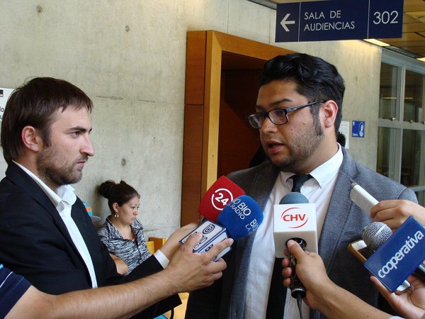 El defensor p&uacute;blico Jorge Toro explic&oacute; a los medios la situaci&oacute;n de sus representados.