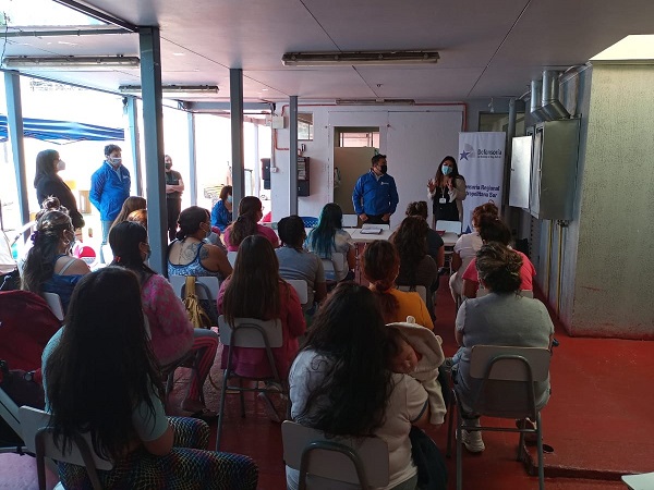 Las internas del CPF de Santiago se mostraron muy atentas en el di&aacute;logo con los defensores penitencairios y su equipo de apoyo.