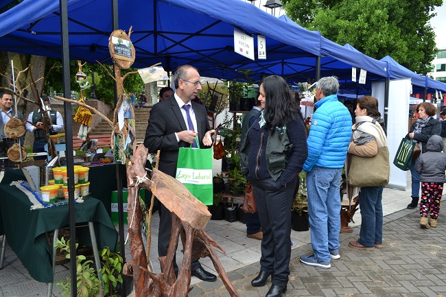 El Defensor Regional, Renato Gonz&aacute;lez, visit&oacute; el m&oacute;dulo del CET de Vilc&uacute;n, donde convers&oacute; con la mayor de Gendarmer&iacute;a Jessica Rivas.