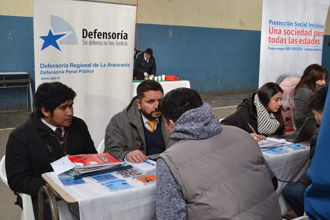 Los defensores recibieron consultas de los internos del Centro de Cumplimiento Penitenciario de Temuco, la principal c&aacute;rcel de la regi&oacute;n.