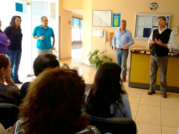 Al conversar con los funcionarios de Atacama, Andr&eacute;s Mahnke les transmiti&oacute; la solidaridad y preocupaci&oacute;n de todos sus compa&ntilde;eros en el pa&iacute;s.