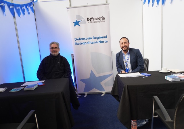 Defensoría Metropolitana Norte participó en feria laboral de la Universidad de Chile