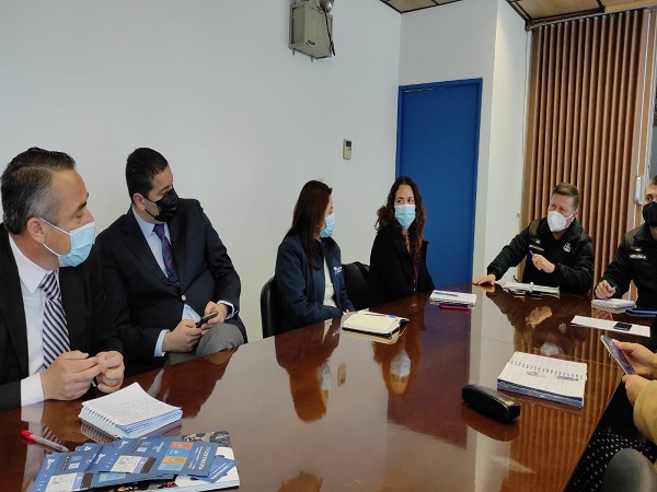 Los directivos de la DRMS y DRMN durante la reuni&oacute;n con el alcaide de Santiago 1.