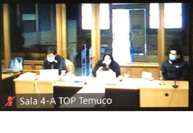 Los defensores p&uacute;blicos Lucy Catal&aacute;n y Humberto Serri durante la audiencia semi presencial en el Tribunal Oral en lo Penal de Temuco.