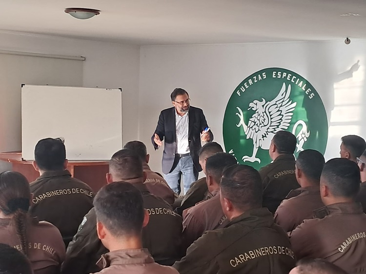 &ldquo;Se debe conciliar el uso de la fuerza con el respeto de los derechos&rdquo;, dijo Barrientos al personal policial 