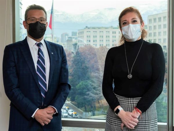 El Defensor Nacional, Carlos Mora Jano, y la Defensora de la Ni&ntilde;ez, Patricia Mu&ntilde;oz.