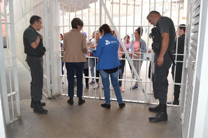 La Defensora Regional y la jefa de Estudios atendieron consultas de los imputadas del m&oacute;dulo 84.