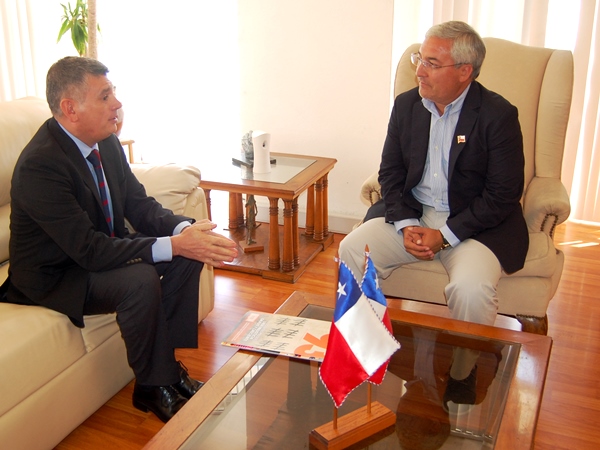 El Defensor Regional y el Intendente de Tarapac&aacute; durante su reciente encuentro.