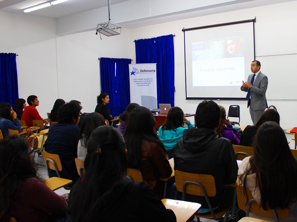 Alumnos de la Universidad de Tarapac&aacute; de Arica, conocieron el Proyecto Inocentes de la Defensor&iacute;a Penal P&uacute;blica.