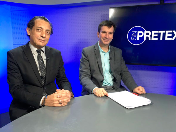 El coordinador jur&iacute;dico del proyecto, Humberto S&aacute;nchez, junto al profesor universitario Mauricio Duce.