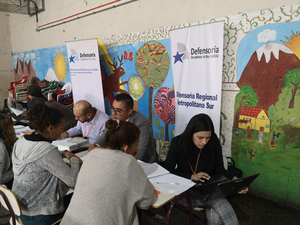 Los defensores metropolitanos contestaron las consultas de las internas y tuvieron un animado di&aacute;logo con ellas. 