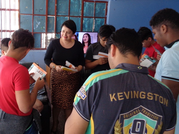 La defensora juvenil Natalia Andrade convers&oacute; con los adolescentes del Centro de R&eacute;gimen Cerrado de Iquique.