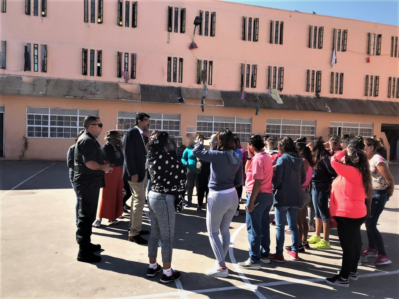 El Defensor Regional, Claudio Aspe, visit&oacute; el complejo penitenciario de Rancagua donde recorri&oacute; m&oacute;dulos y convers&oacute; con internos e internas.