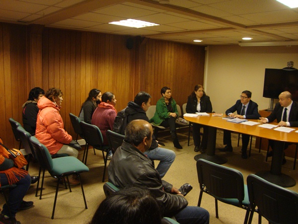Los profesionales de la Defensor&iacute;a Regional de La Araucan&iacute;a se reunieron ayer con familiares de internos de la c&aacute;rcel de Temuco. 
