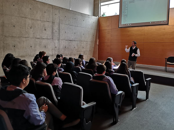 Alumnos del Colegio Tremenn atentos a exposici&oacute;n sobre derechos de los j&oacute;venes 