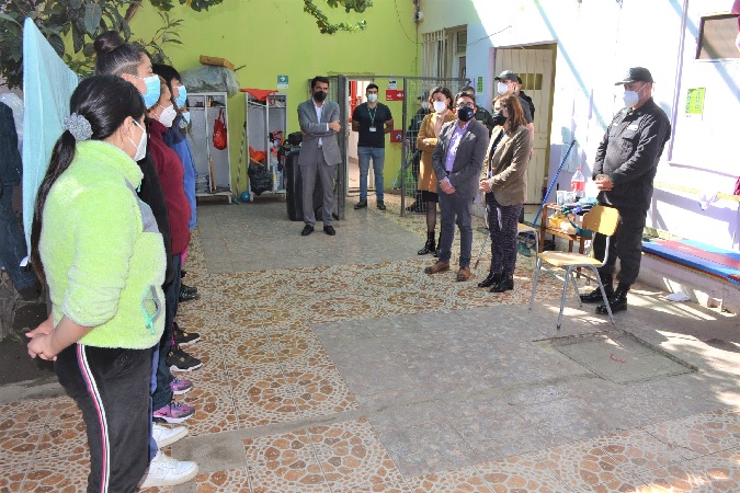 Los directivos y autoridades dialogaron con mujeres privadas de libertad en la secci&oacute;n femenina.
