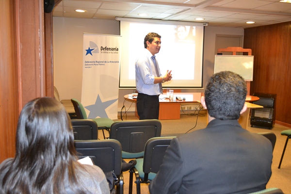 El jefe de Estudios de la Defensor&iacute;a Regional de La Araucan&iacute;a, Mario Quezada, fue uno de los expositores del taller para periodistas.