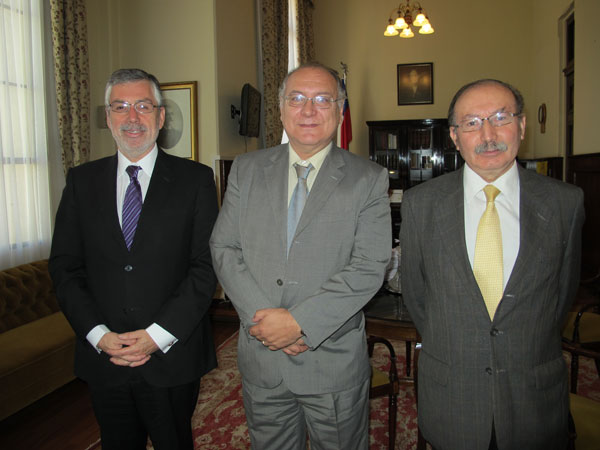 El Defensor Regional de Valpara&iacute;so, el nuevo presidente de la Corte porte&ntilde;a y el jefe (S) de Estudios.