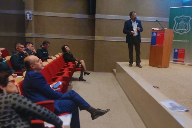 El Defensor Regional de Antofagasta expuso sobre situaci&oacute;n de las mujeres privadas de libertad en seminario de Gendarmer&iacute;a.