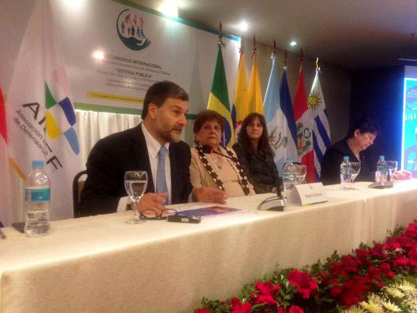 El Defensor Nacional encabez&oacute; esta ma&ntilde;ana la inauguraci&oacute;n del congreso de Aidef en Asunci&oacute;n, junto a Noyme Yore Ismael, Defensora General de Paraguay.