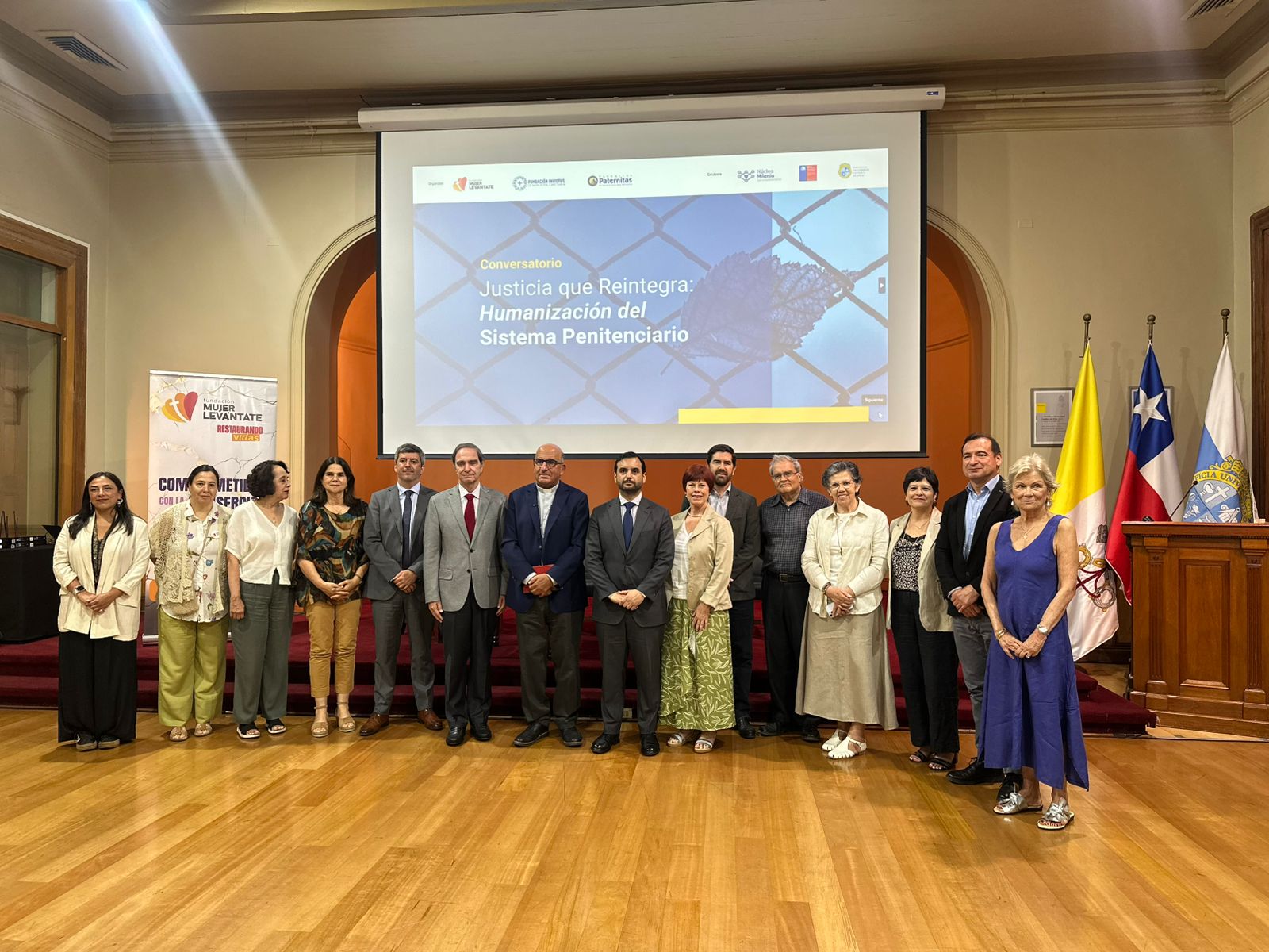 El conversatorio se realiz&oacute; en el Aula Magna del Centro de Extensi&oacute;n de la Universidad Cat&oacute;lica.
