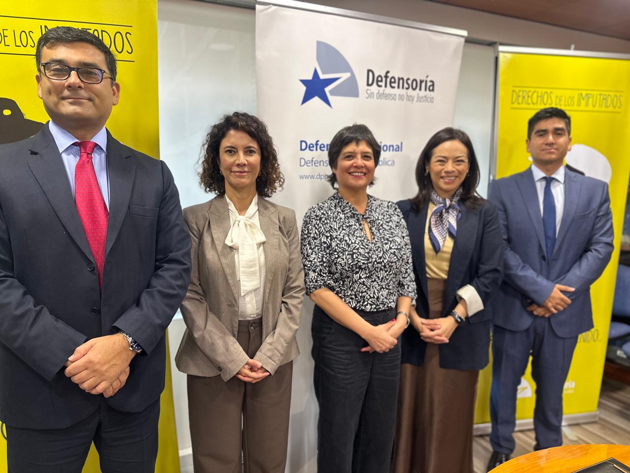 La Defensora Nacional y otros directivos del servicio junto a Ana Dulce Aguilar.