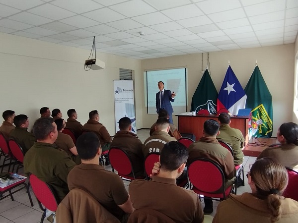 Un activa participaci&oacute;n tuvieron los 18 Carabineros, entre ellas 3 mujeres, que asistieron a la capacitaci&oacute;n. 