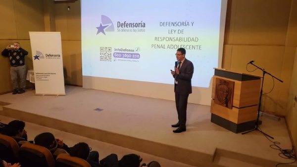 Sebasti&aacute;n Contreras expuso en el auditorio municipal de San Pablo.