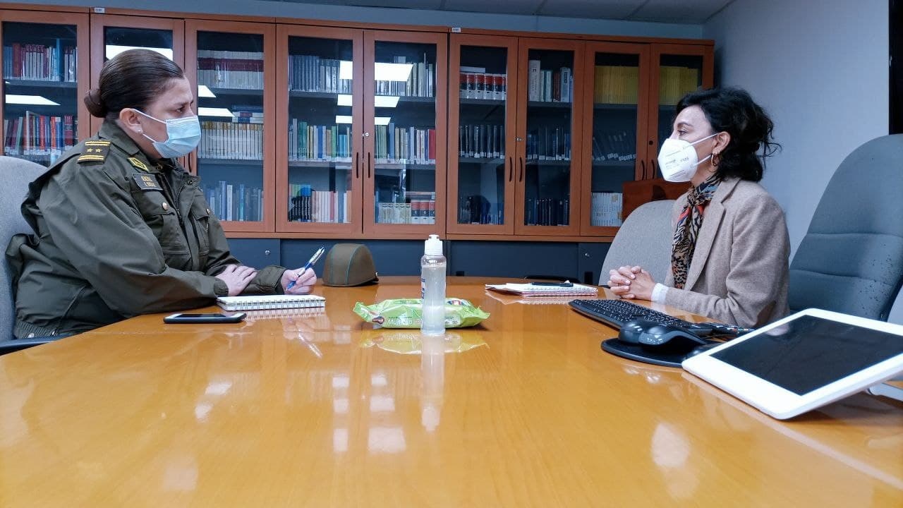La jefa de Estudios de Coquimbo y la general Karina Soza se reunieron en el auditorio de la Defensor&iacute;a Regional.