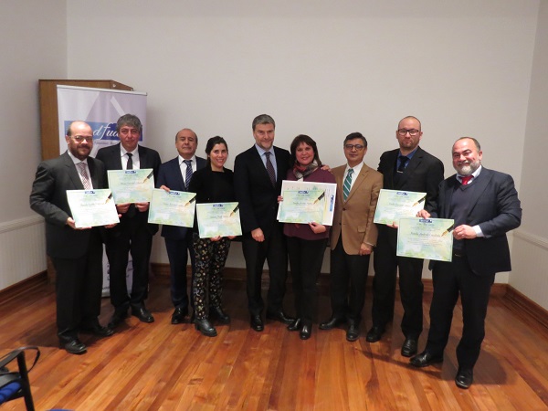 Los premiados junto al Defensor Nacional y el presidente de la Andfud.