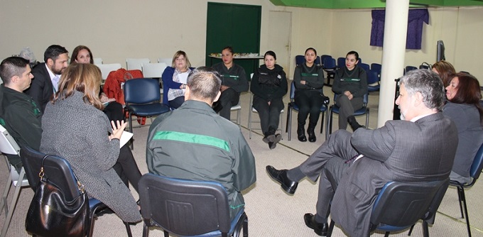 Gendarmes e internas de la seccion femenina de la c&aacute;rcel de Punta Arenas participar&aacute;n en los talleres de mediaci&oacute;n.