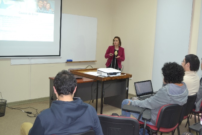 Medio centenar de personas participaron en la charla de la Defensora Regional de Coquimbo.