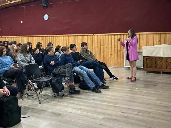 Consultas y opiniones expresaron los alumnos durante la charla impartida por Catherine R&iacute;os y Carol Gonz&aacute;lez.