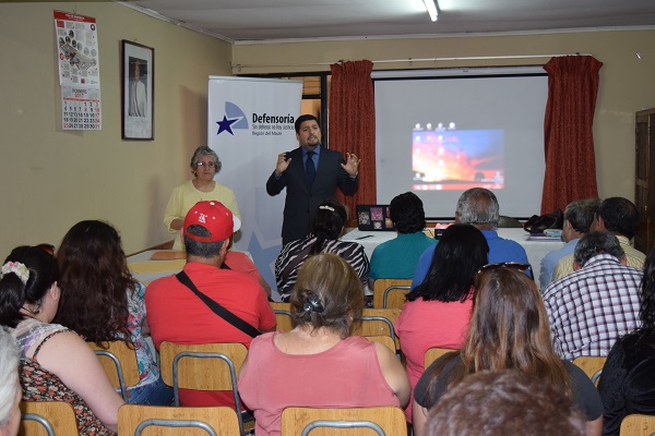 Ante vecinos del sector sur de Talca, el asesor jur&iacute;dico (S) de la Defensoria Regional del Maule present&oacute; el "Proyecto Inocentes".