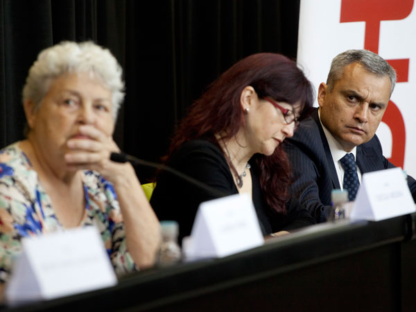 El equipo de jueces fue presidido por Cecilia Medina (izquierda) e integrado por Ximena Gauch&eacute; (centro) y Georgy Schubert (derecha), entre otros.