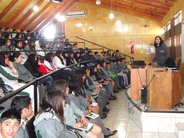 Unos cien alumnos y alumnas del Saint John School de La Serena conocieron c&oacute;mo funciona la Ley de Responsabilidad Penal Adolescente.