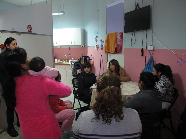 Uno de los temas fue un convenio vigente para asesorarlas en materias que tratan los tribunales de familia.