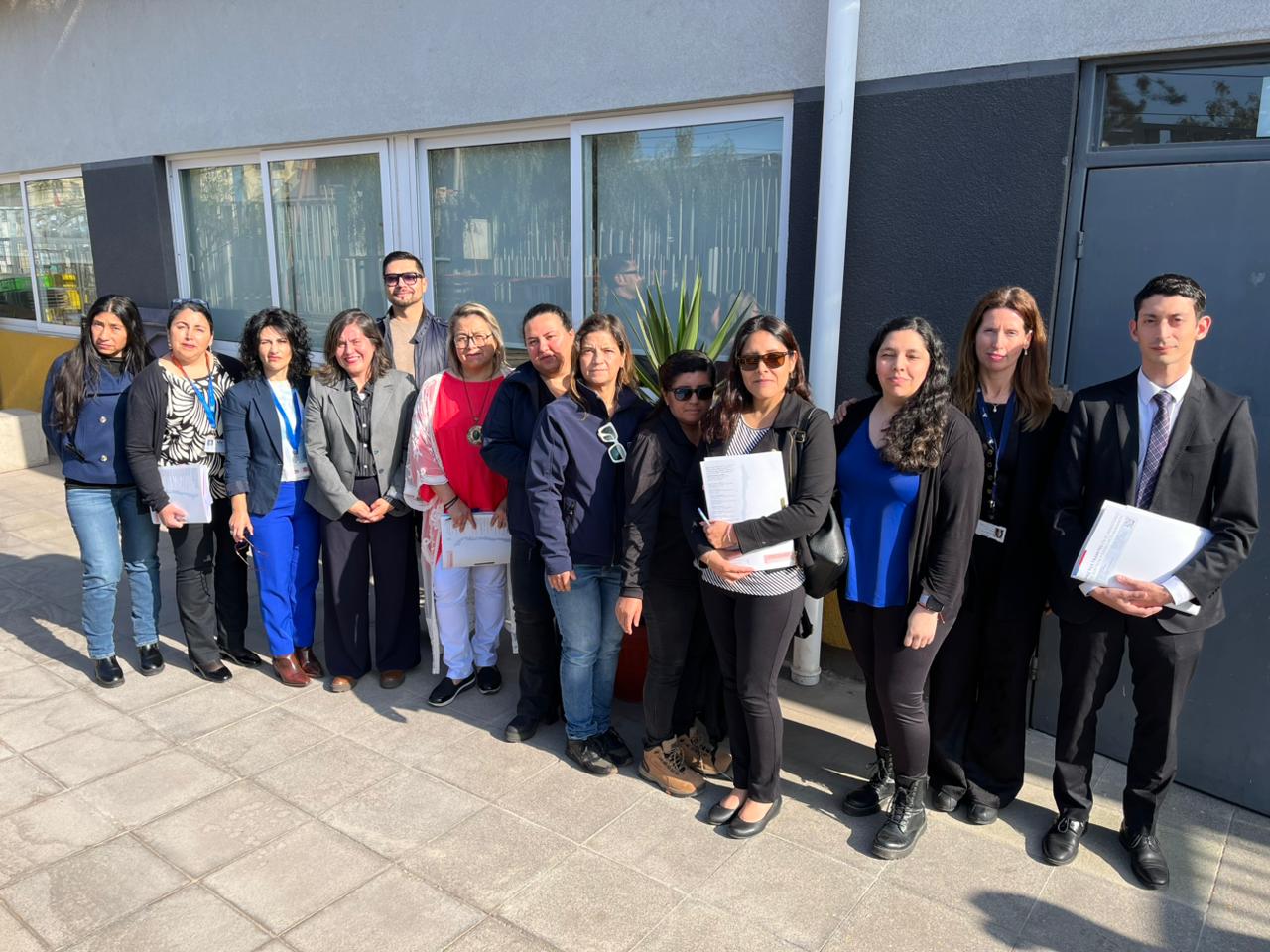 El quipo profesional durante la visita. 
