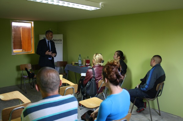 El Defensor Regional de Atacama, Ra&uacute;l Palma, con representantes de las minor&iacute;as sexuales del Centro de Cumplimiento Penitenciario de Copiap&oacute;.