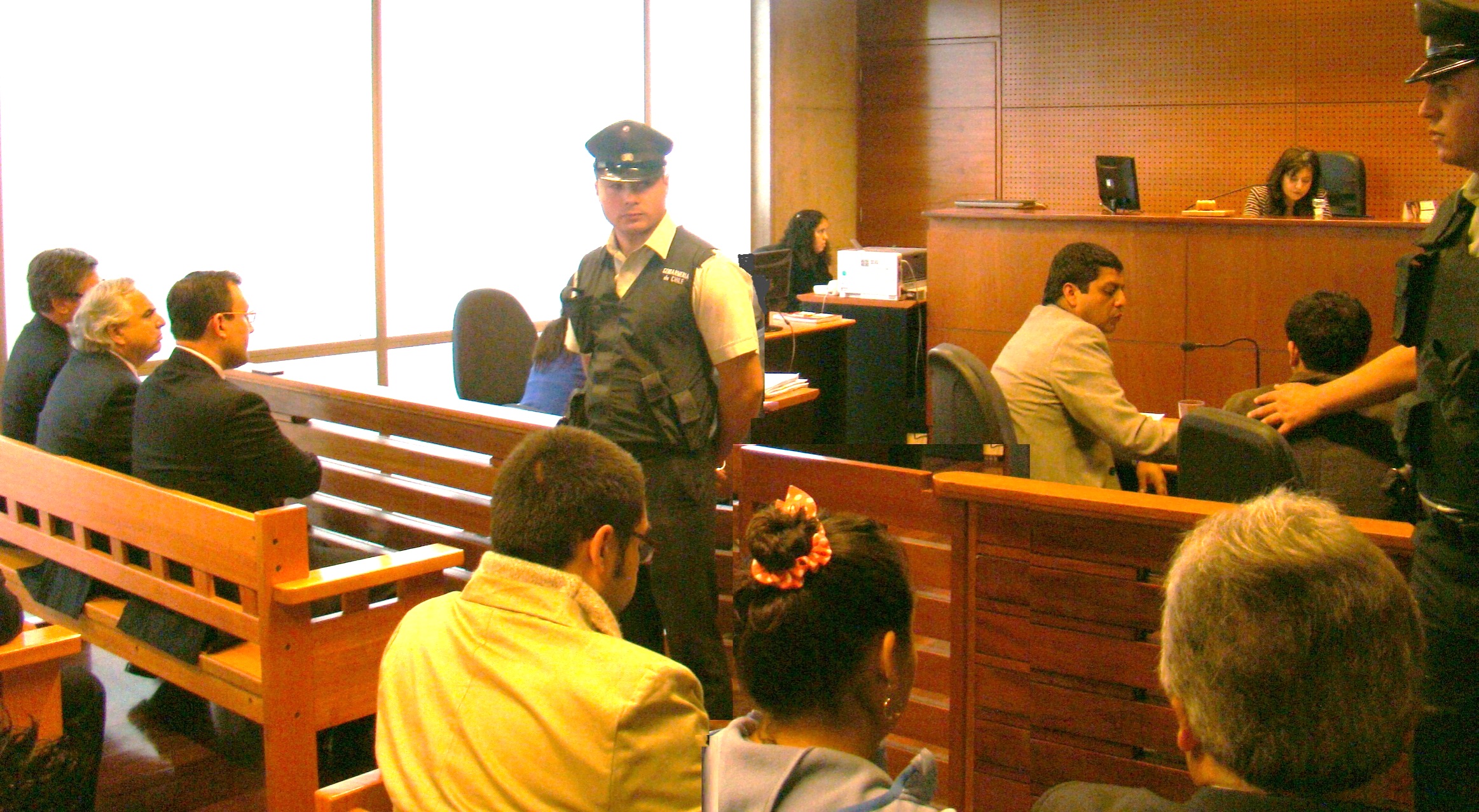 Ante la atenta mirada del Ministro del Interior el defensor Rodrigo Hermosilla defendi&oacute; a imputado detenido en masivo operativo policial