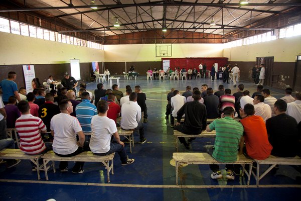 La privaci&oacute;n de libertad no autoriza la transgresi&oacute;n de otros derechos de las personas, dijo la Defensora Regional (S).