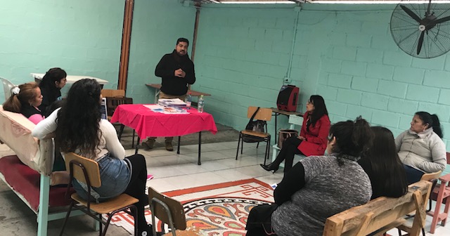 El defensor penitenciario Sergio Jofr&eacute; dio a conocer sus derechos a las mujeres internas del CCP de Vallenar. 