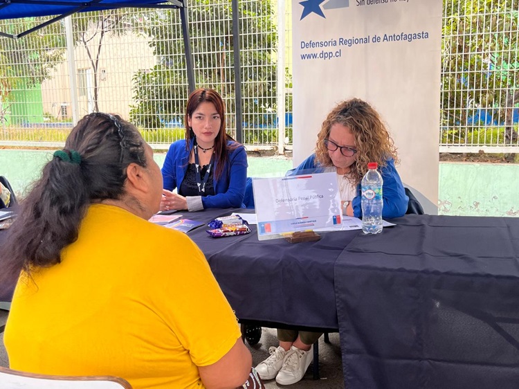 En la poblaci&oacute;n "Bonilla" de Antofagasta se llev&oacute; a cabo la primera plaza de justicia, en que la Defensor&iacute;a atendi&oacute; a un gran n&uacute;mero de personas.