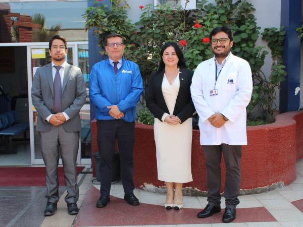 Los directivos y autoridades regionales que participaron en la reuni&oacute;n y el recorrido por el SML de Iquique.
