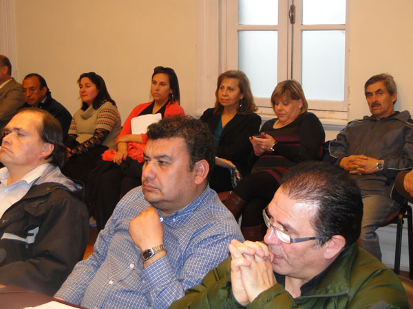 Gustava Aguilar y Paula Garc&iacute;a asistieron a la sesi&oacute;n del pleno del Consejo Regional, donde explicaron el valor del proyecto.