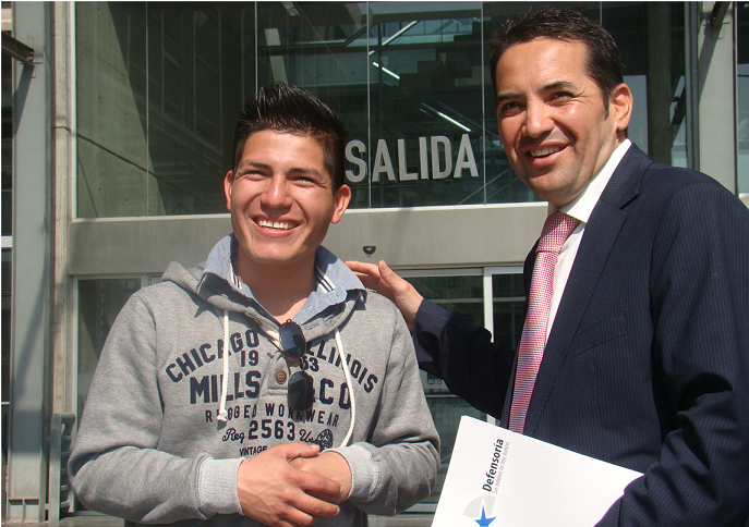 El absuelto Exson Quiroz contento de salir libre despu&Atilde;&copy;s de 15 meses junto a su defensor Luis G&Atilde;&iexcl;lvez