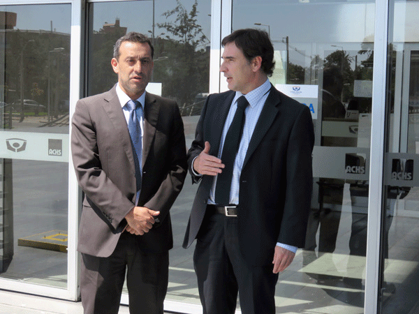 El Defensor Regional, Carlos Mora (izquierda), a la salida de la visita que realiz&oacute; ayer al Fiscal Regional Metropolitano Norte, Andr&eacute;s Montes.