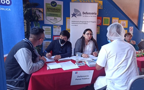 M&aacute;s de 25 internos fueron atendidos en el operativo realizado por el defensor Mariano Rubio y la asistente social Carol S&aacute;nchez.