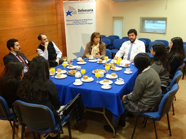 Las j&oacute;venes valoraron positivamente el encuentro con los defensores  